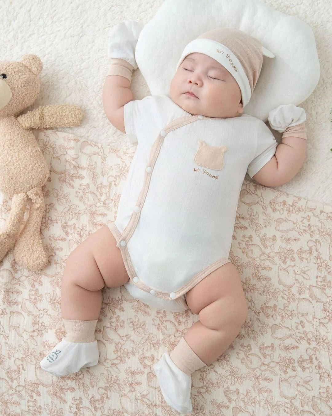 Bodysuit cài chéo gấu con ngộ nghĩnh La Pomme màu trắng - be 2