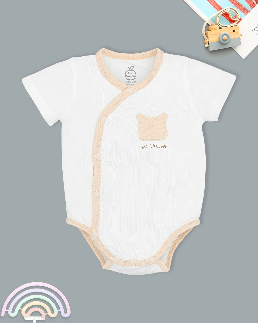 Bodysuit cài chéo gấu con ngộ nghĩnh La Pomme màu trắng - be 3
