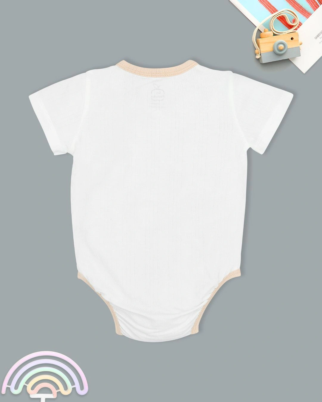 Bodysuit cài chéo gấu con ngộ nghĩnh La Pomme màu trắng - be 4