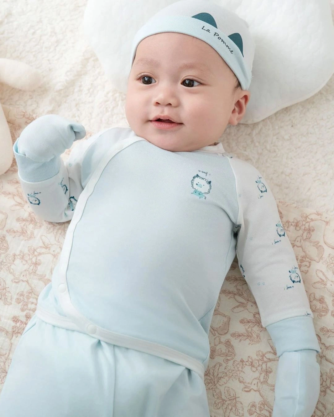 Bộ tay dài cài chéo họa tiết dễ thương La Pomme màu xanh dương - trắng 2