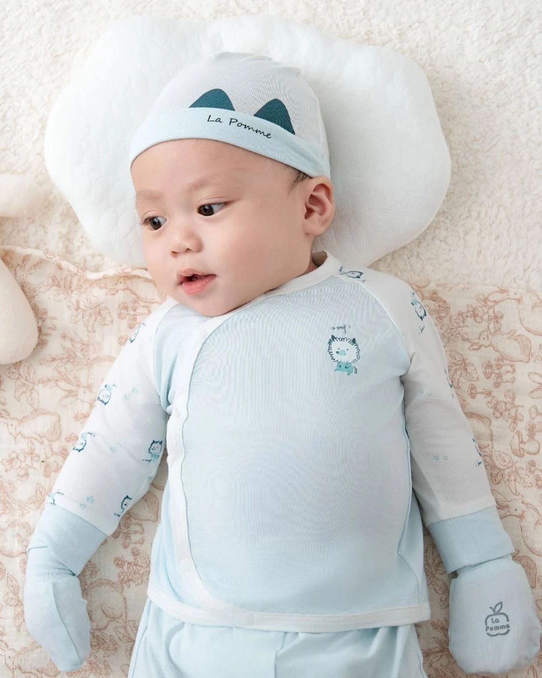 Bộ tay dài cài chéo họa tiết dễ thương La Pomme màu xanh dương - trắng 3