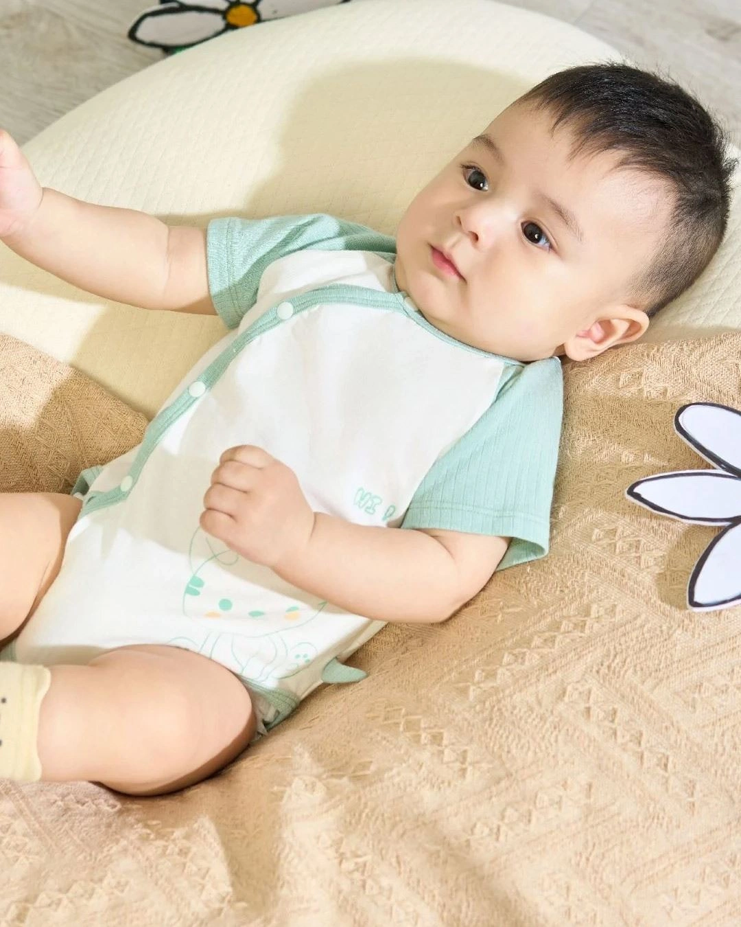 Bodysuit cài chéo xin chào người bạn đáng yêu La Pomme màu trắng - xanh mint 2