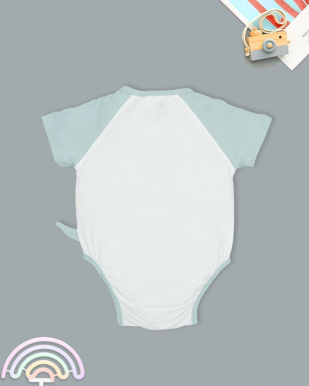 Bodysuit cài chéo xin chào người bạn đáng yêu La Pomme màu trắng - xanh mint 4