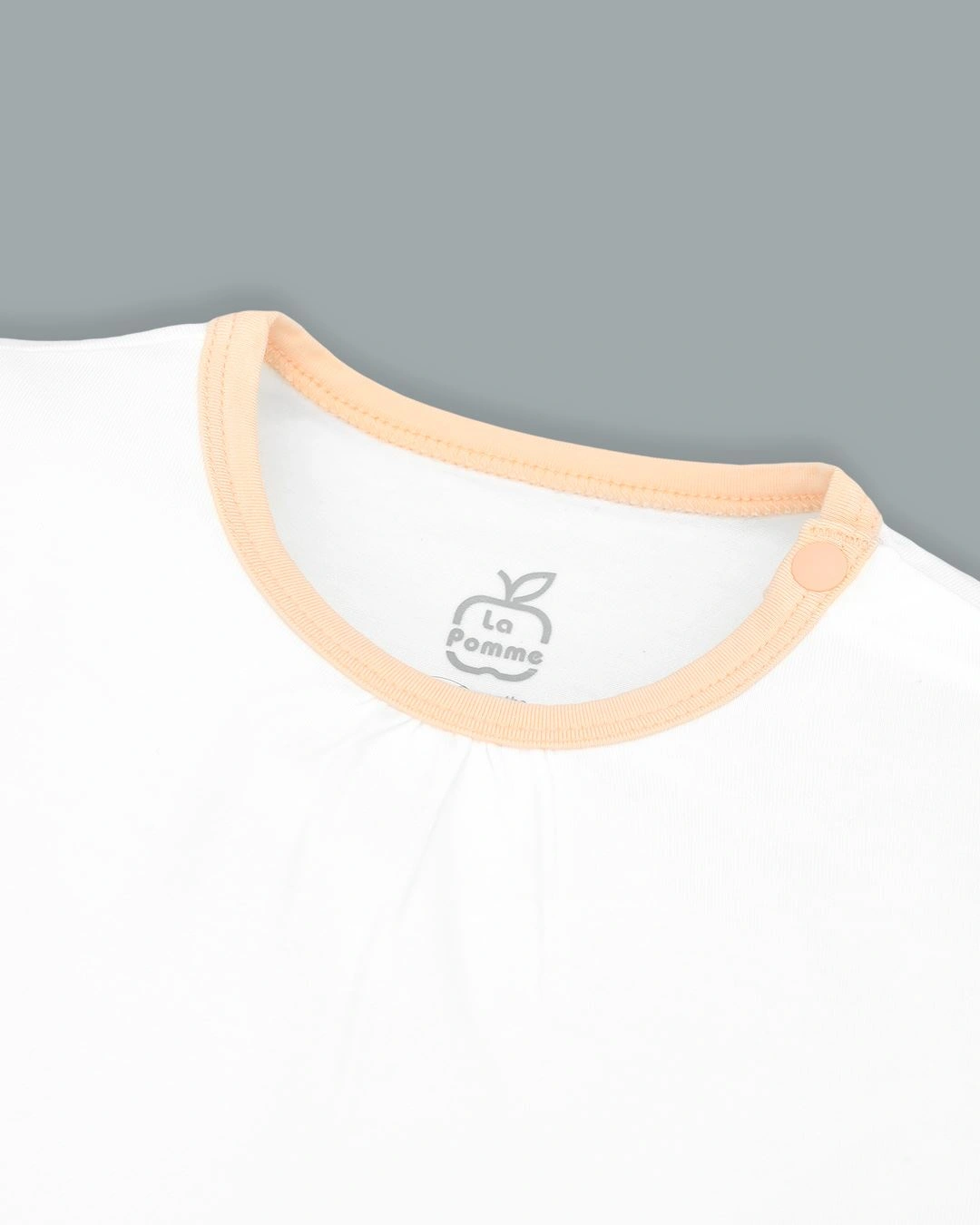 Bodysuit tay ngắn bèo nhún La Pomme màu trắng - cam 3