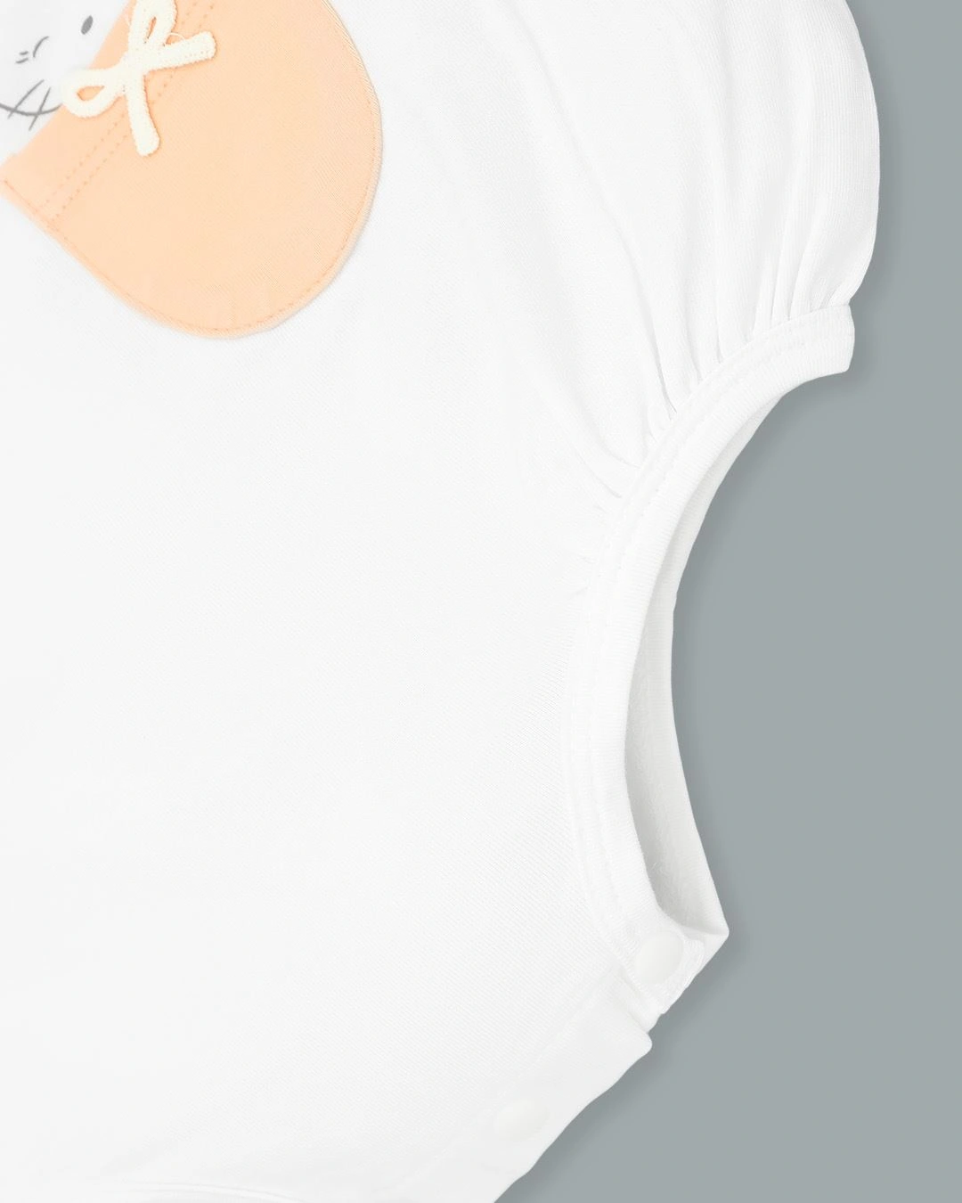 Bodysuit tay ngắn bèo nhún La Pomme màu trắng - cam 5