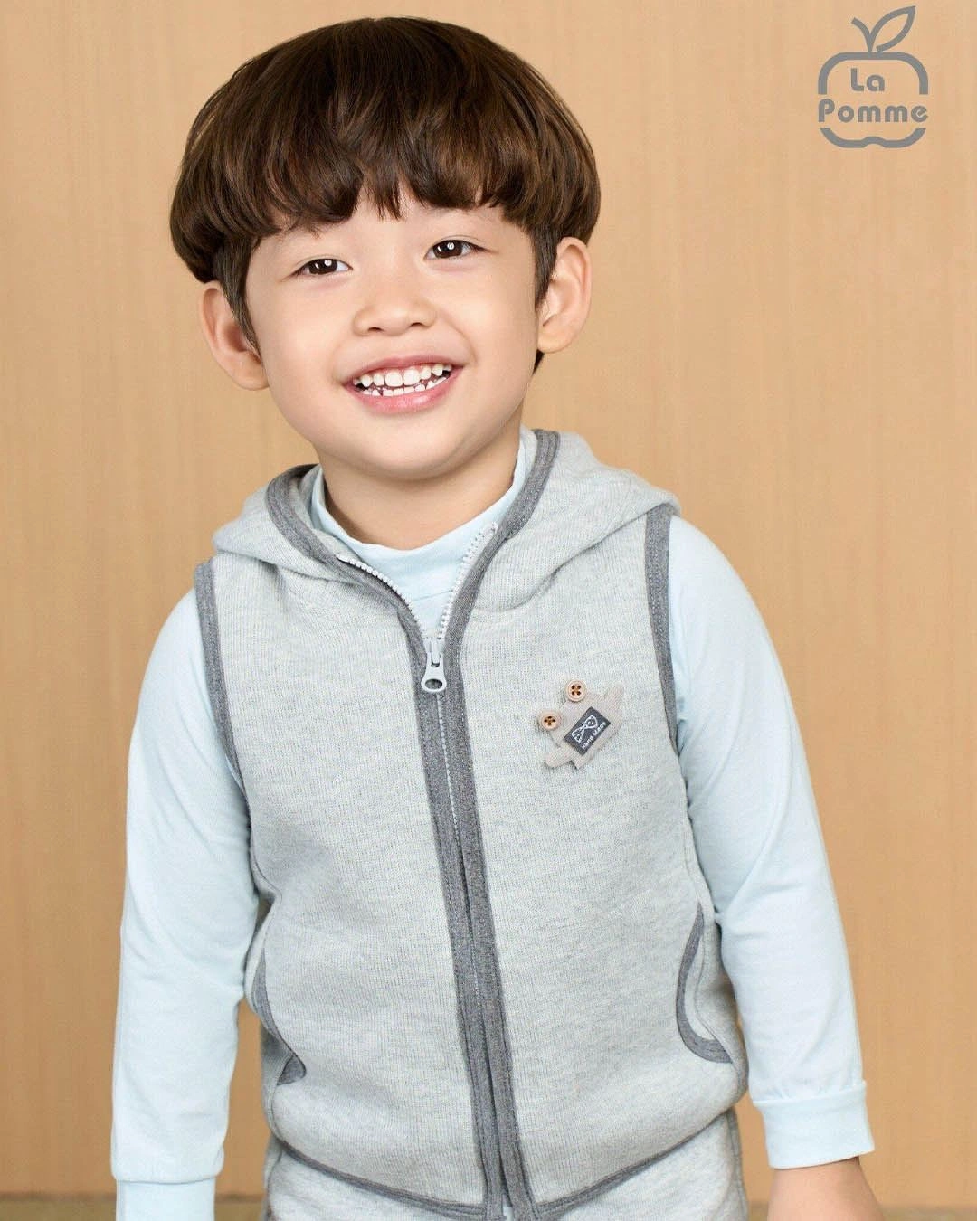 Áo khoác gile bé trai La Pomme màu ghi 2