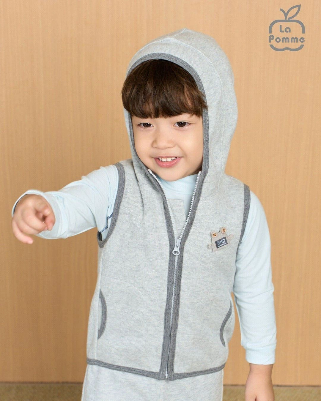 Áo khoác gile bé trai La Pomme màu ghi 3