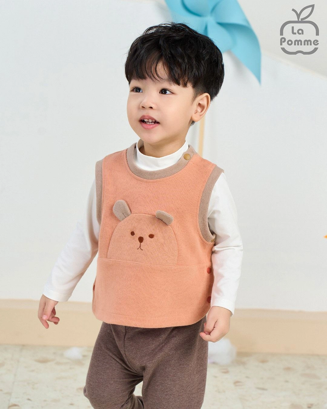 Áo khoác gile cho bé La Pomme màu cam 2
