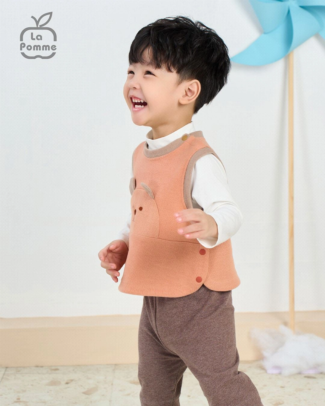 Áo khoác gile cho bé La Pomme màu cam 4