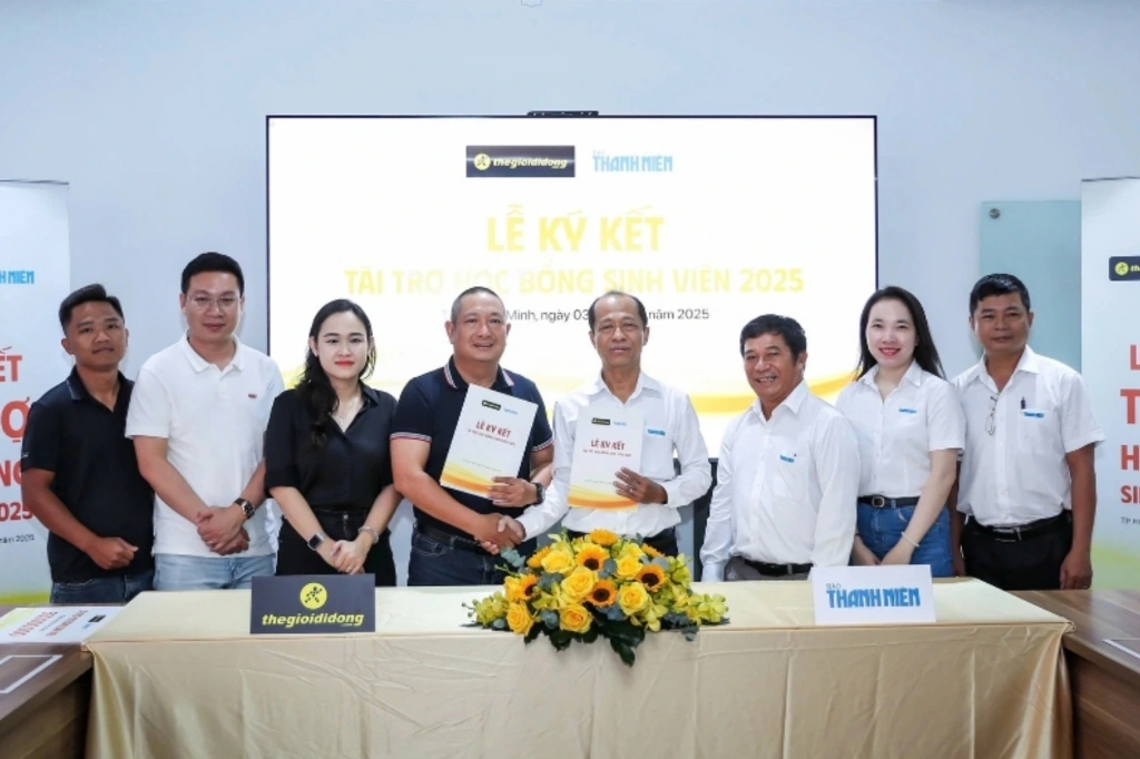 The Gioi Di Dong Va Bao Thanh Nien Dong Hanh Cung Tan Sinh Vien Vuot Kho Nam 2025 