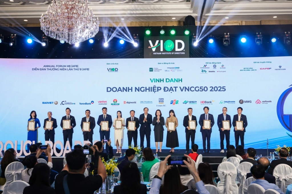 MWG Lot Top 50 Doanh Nghiep Tien Phong Va Cam Ket Nang Cao Quan Tri Cong Ty Viet Nam 2025 - VNCG50