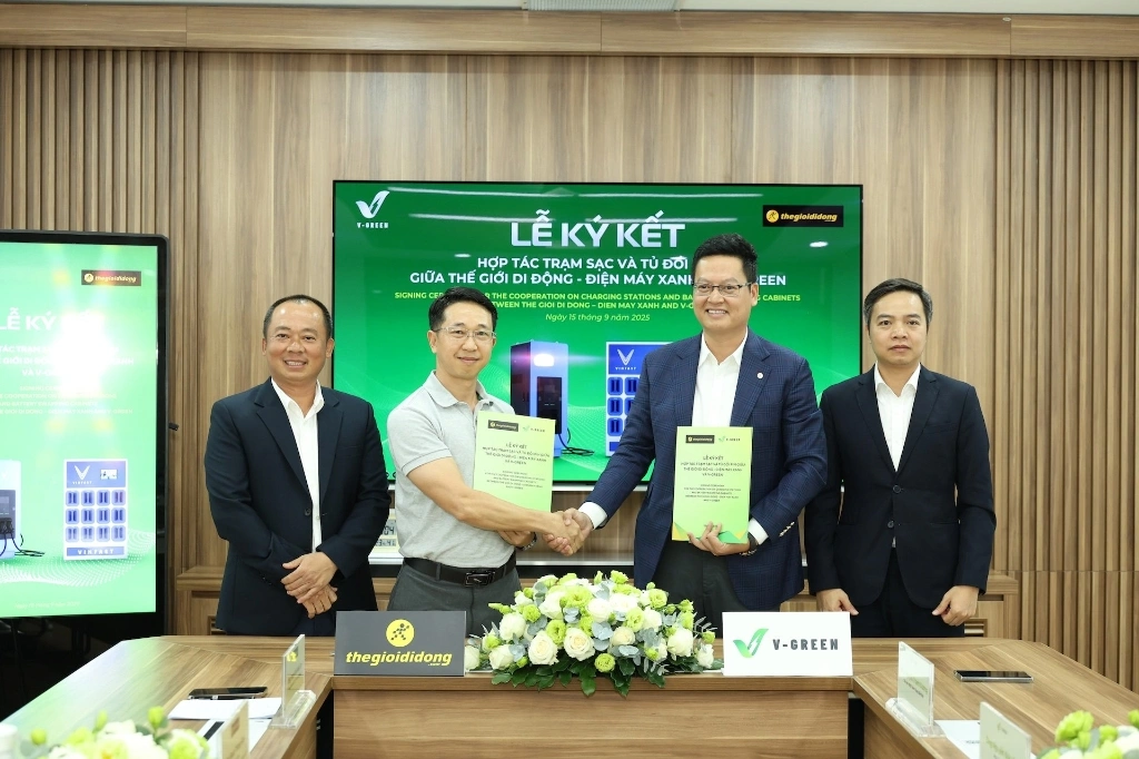 The Gioi Di Dong Va V-Green Hop Tac Trien Khai Hon 2.000 Tram Sac Va Tu Doi Pin Xe Dien Tren Toan Quoc
