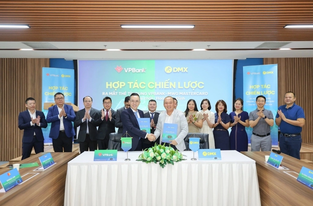 Dien May XANH Va VPBank Hop Tac Chien Luoc, Ra Mat The Tin Dung VPBank - MWG Mastercard