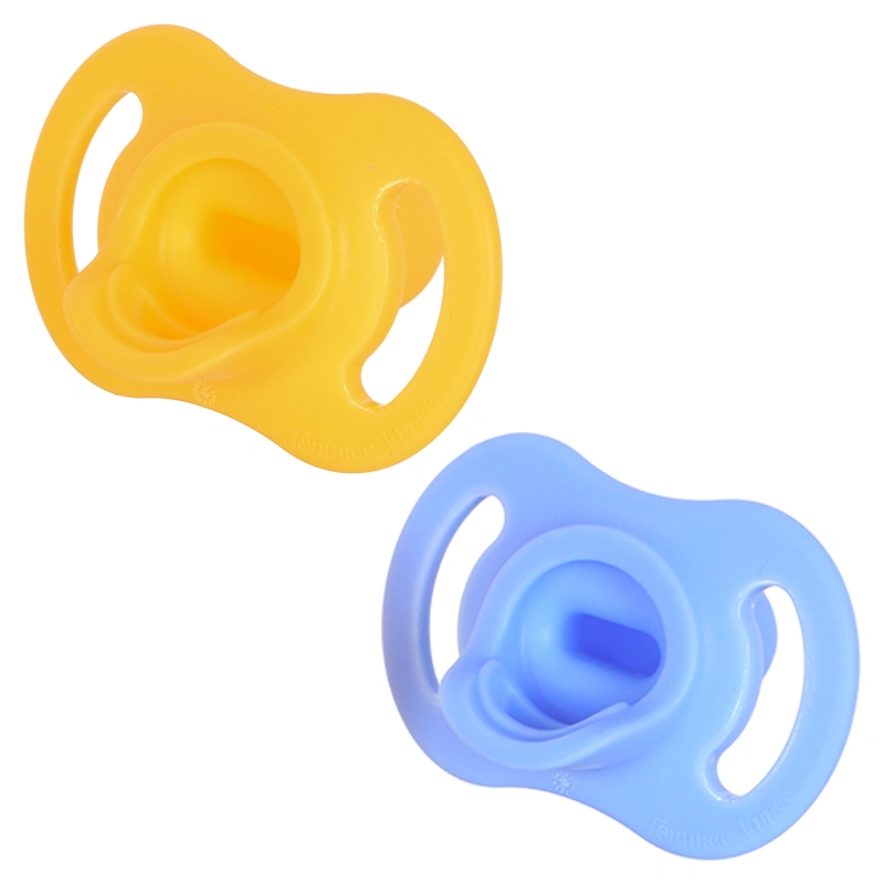 Bộ 2 ti ngậm Tommee Tippee siêu nhẹ Ultra Light StayPut (0 - 6 tháng) - Màu ngẫu nhiên 16