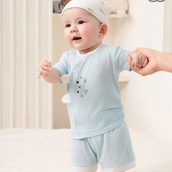 Bộ tay ngắn cài chéo bạn nhỏ ngộ nghĩnh La Pomme màu trắng 3