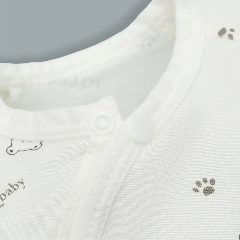 Áo tay dài cài chéo in gấu IQ Baby màu trắng 5