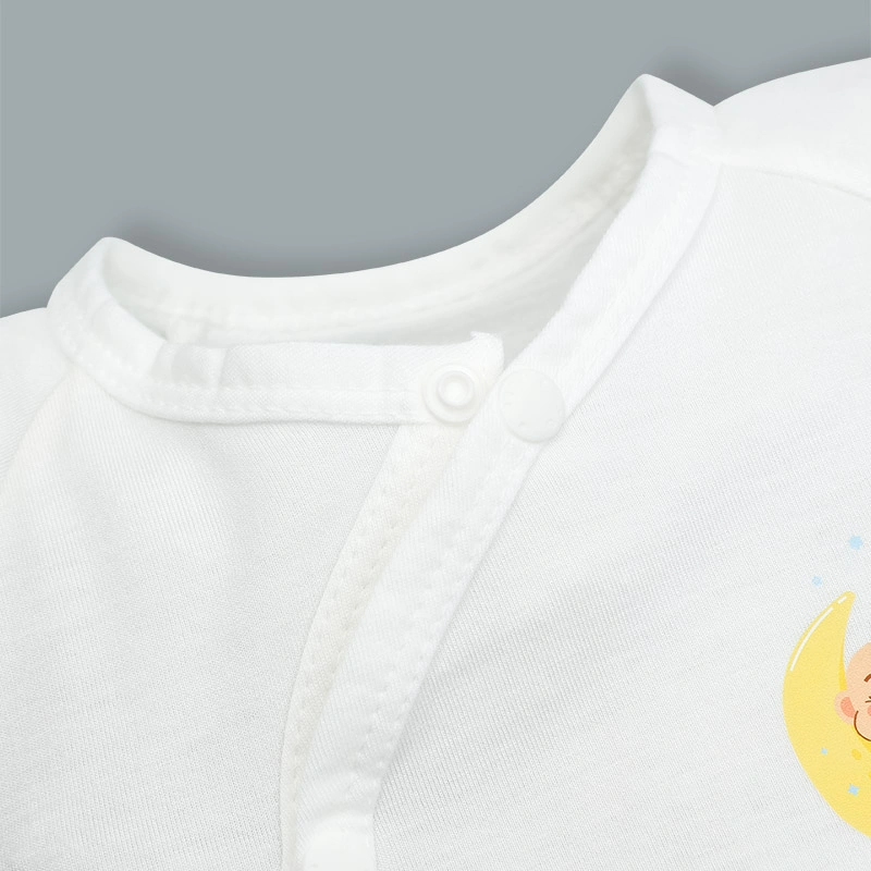 Áo tay ngắn cài chéo in bé trăng IQ Baby màu trắng 5