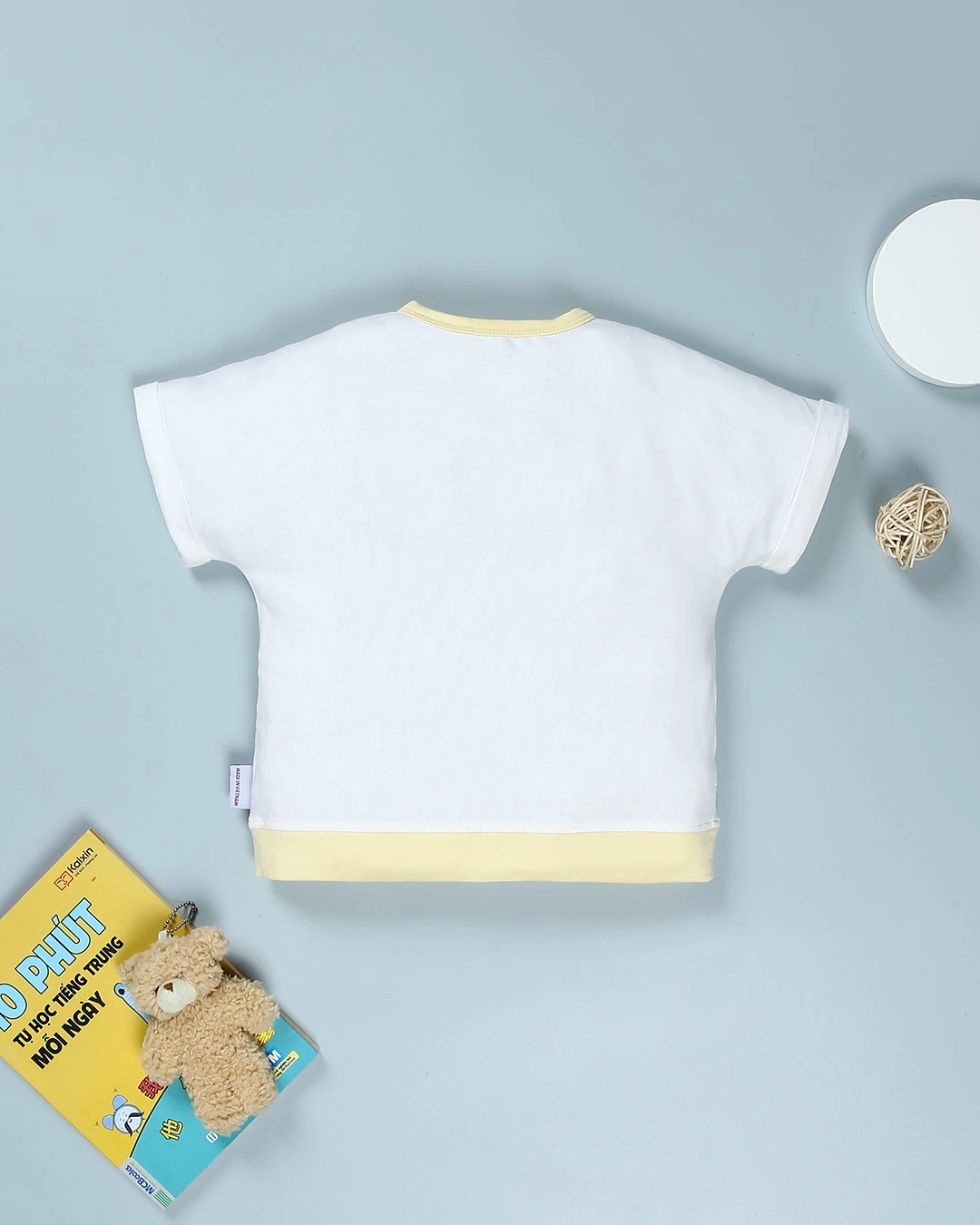 Bộ tay ngắn bé trai BabyMommy cài vai in gấu màu trắng - vàng 3