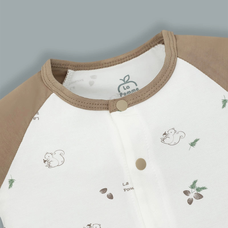 Bodysuit cài giữa La Pomme phối tay raglan họa tiết sóc nhí màu trắng - nâu 3