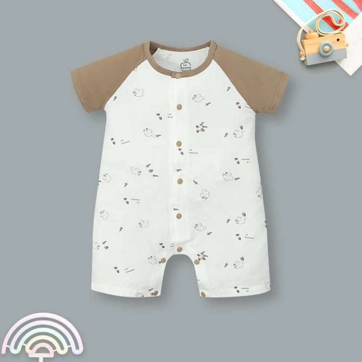 Bodysuit cài giữa La Pomme phối tay raglan họa tiết sóc nhí màu trắng - nâu 1