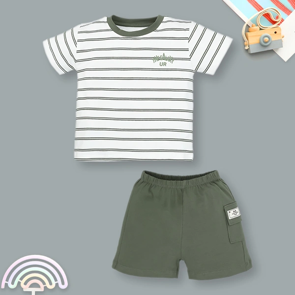 Bộ tay ngắn bé trai Ualarogo UR3874 in chữ màu xanh lá 1