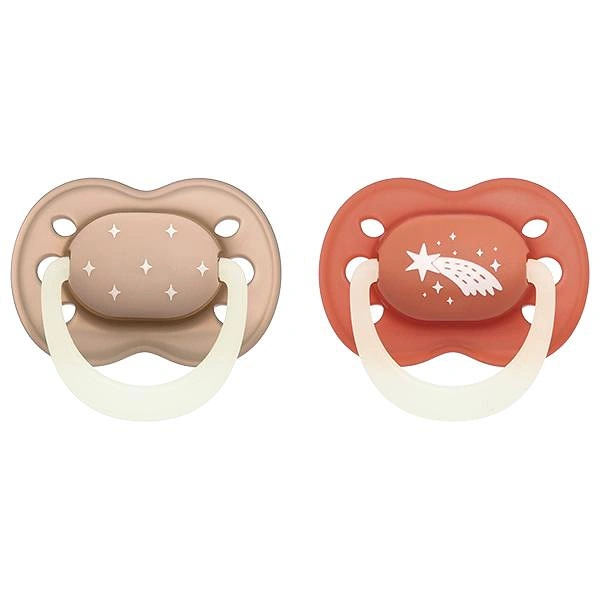 Bộ 2 ti ngậm Tommee Tippee Night Glow - Màu ngẫu nhiên