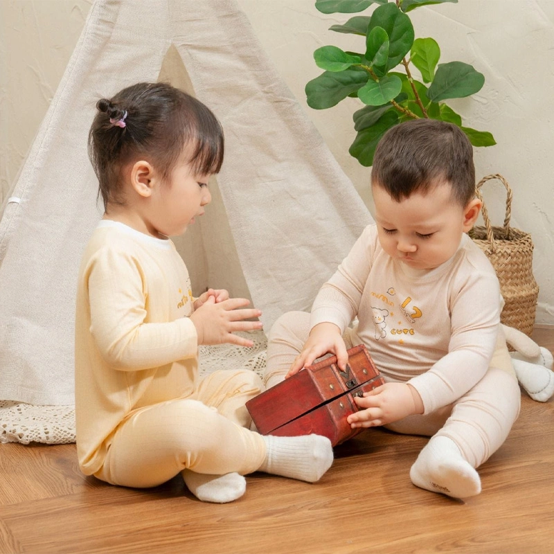 Bộ tay dài La Pomme vũ trụ vui nhộn màu vàng 15