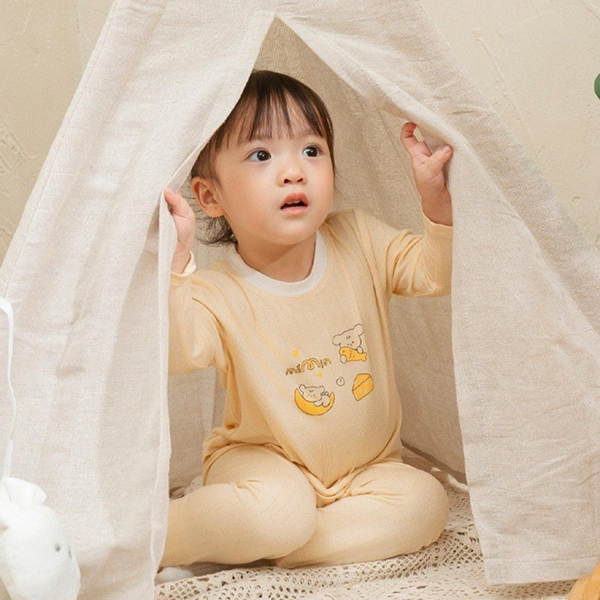 Bộ tay dài La Pomme vũ trụ vui nhộn màu vàng 1