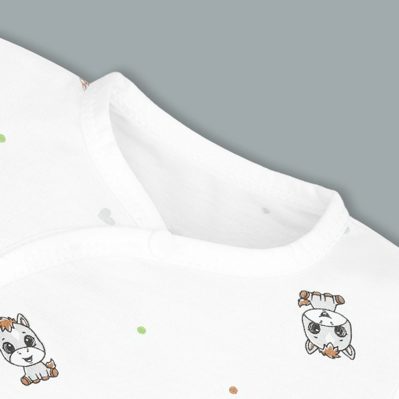 Bộ tay ngắn cúc bấm chéo in ngựa con IQ Baby màu trắng 4