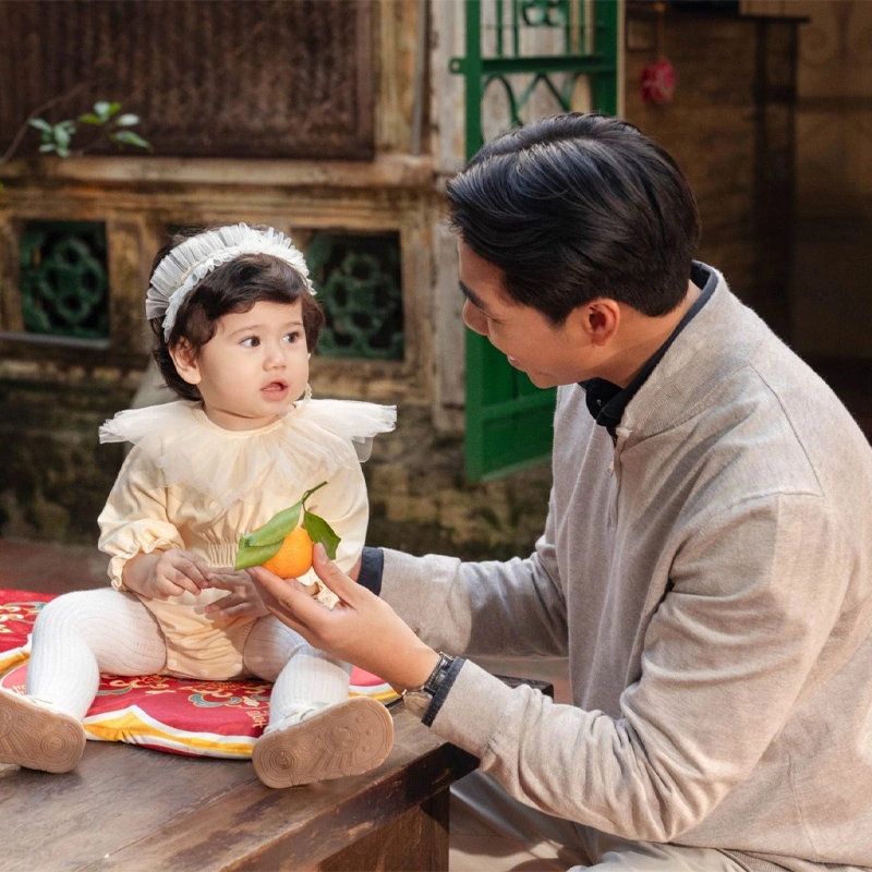 Bodysuit tay dài kèm băng đô La Pomme bông hoa thanh lịch màu vàng 3