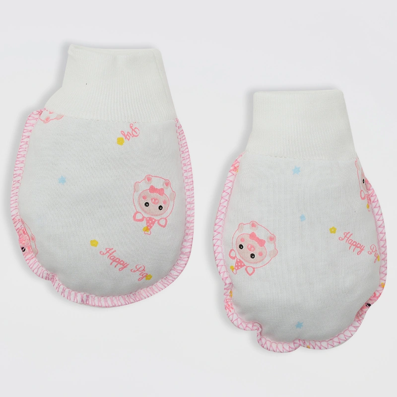 Set nón, bao tay bao chân in heo hồng IQ Baby màu trắng (0 -3 tháng) 4