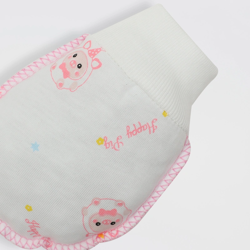 Set nón, bao tay bao chân in heo hồng IQ Baby màu trắng (0 -3 tháng) 5