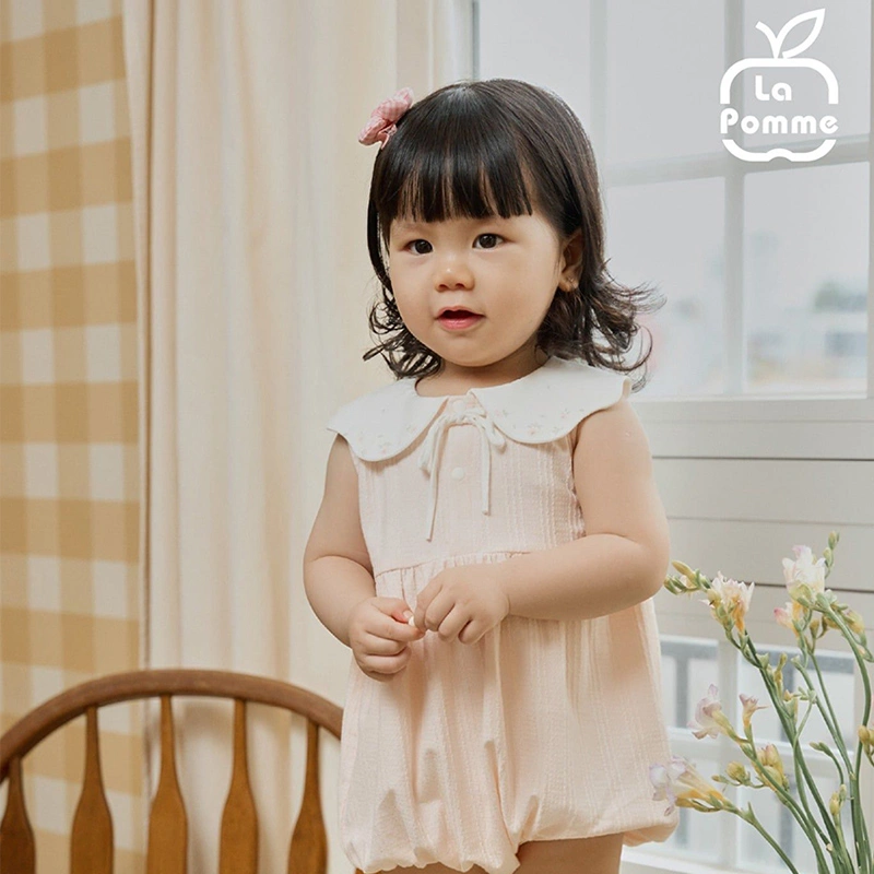 Bodysuit bé gái La Pomme cổ cách điệu nụ hoa sớm mai màu hồng 3