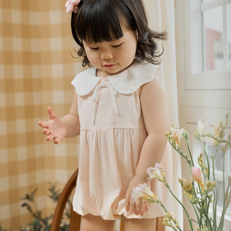 Bodysuit bé gái La Pomme cổ cách điệu nụ hoa sớm mai màu hồng 4