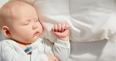 Mách mẹ 12 cách hạ sốt cho trẻ sau khi tiêm phòng an toàn và hiệu quả