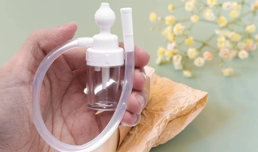 Bố mẹ cần lựa chọn dụng cụ hút mũi phù hợp với bé để tránh gây nguy hiểm