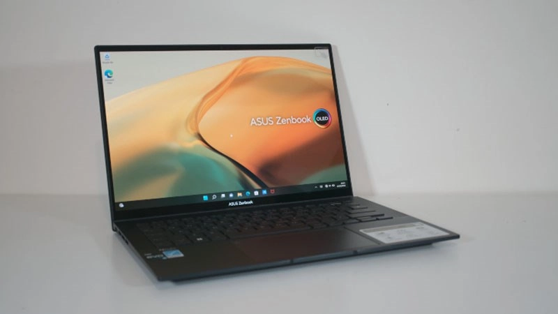 Laptop Asus ZenBook với vẻ ngoài hiện đại, sang trọng