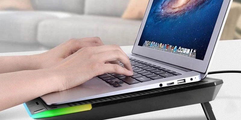 Giá đỡ laptop trên thị trường vô cùng đa dạng thiết kế, mẫu mã Giá đỡ laptop trên thị trường vô cùng đa dạng thiết kế, mẫu mã