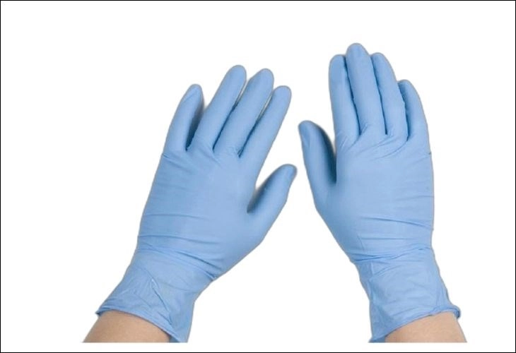 Găng tay nitrile được làm từ cao su tổng hợp