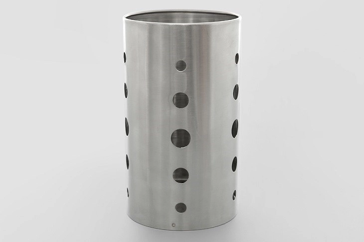 Ống đũa được làm từ chất liệu inox không gỉ, đảm bảo an toàn khi sử dụng Ống đũa được làm từ chất liệu inox không gỉ, đảm bảo an toàn khi sử dụng
