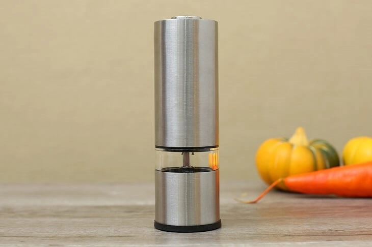 Xay tiêu inox chạy pin BHX FU-DH03B 30 ml có thiết kế gọn đẹp với dung tích 30 ml