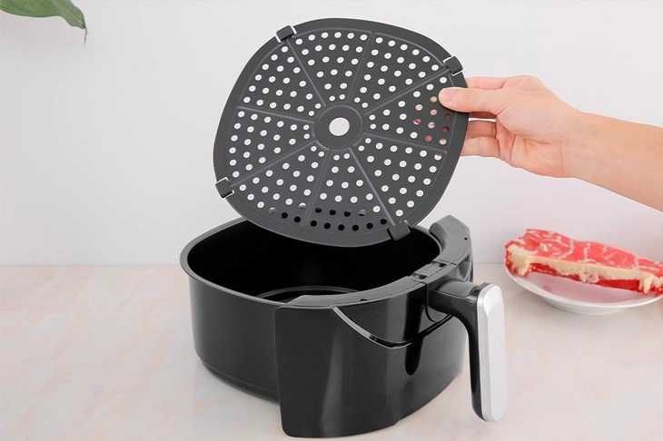 Nồi chiên không dầu Rapido RAF5.0M 5 lít có vỉ chiên phủ men chống dính, dễ dàng tháo rời Nồi chiên không dầu Rapido RAF5.0M 5 lít có vỉ chiên phủ men chống dính, dễ dàng tháo rời