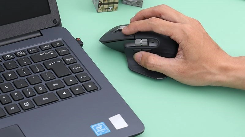 Thiết kế phù hợp với bàn tay nhỏ hoặc lớn