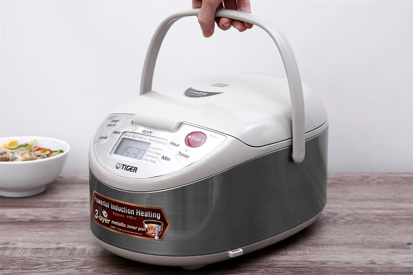 Nồi cơm điện cao tần Tiger 1 lít JKW-A10W hiện đang có giá khuyến mãi là 6.877.000 đồng (giá được cập nhật vào 02/2023 và có thể thay đổi theo thời gian)
