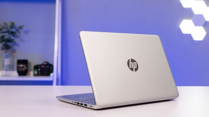 Laptop HP ProBook sở hữu màn hình rộng rãi, có độ phân giải cao.