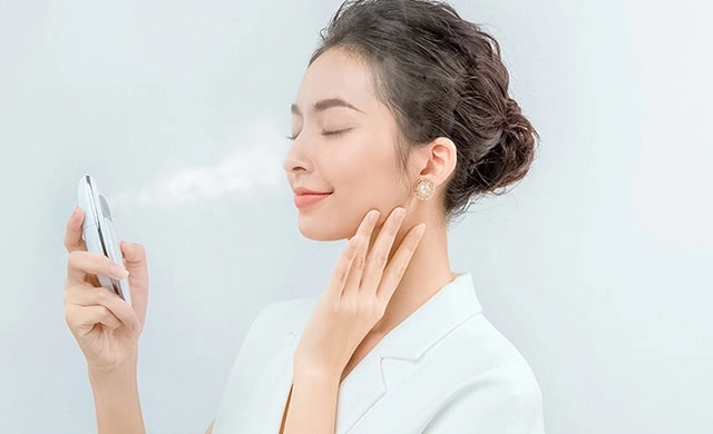 Máy xịt khoáng Lifetrons có thể kết hợp cùng nhiều loại mỹ phẩm chăm sóc da