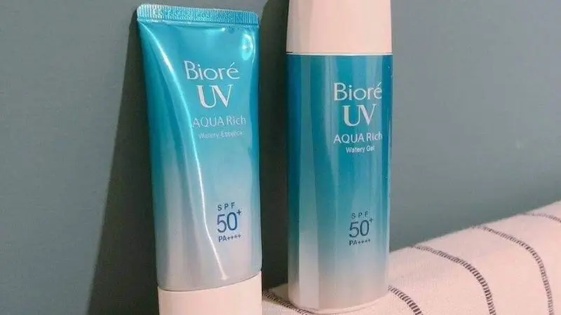 10 loại kem chống nắng toàn thân cần phải có trong mùa hè này 5 Kem chống nắng toàn thân BIORÉ UV Aqua Rich Water Essence