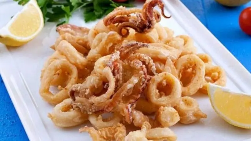 Sơ chế nguyên liệu làm mực chiên giòn