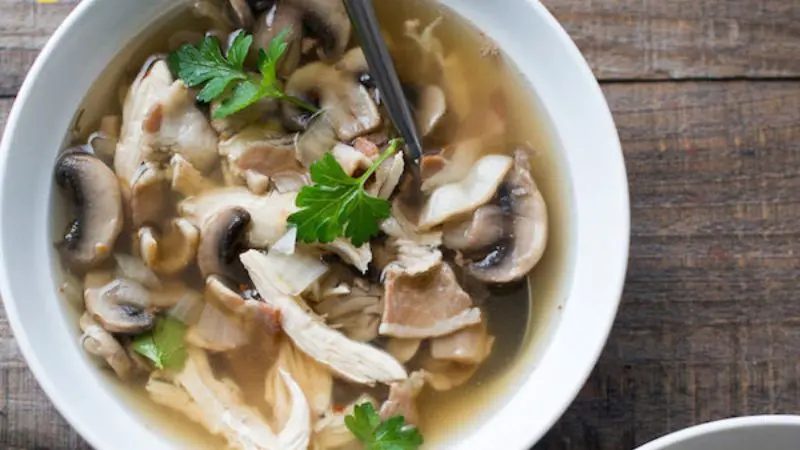 Canh gà nấm đùi gà