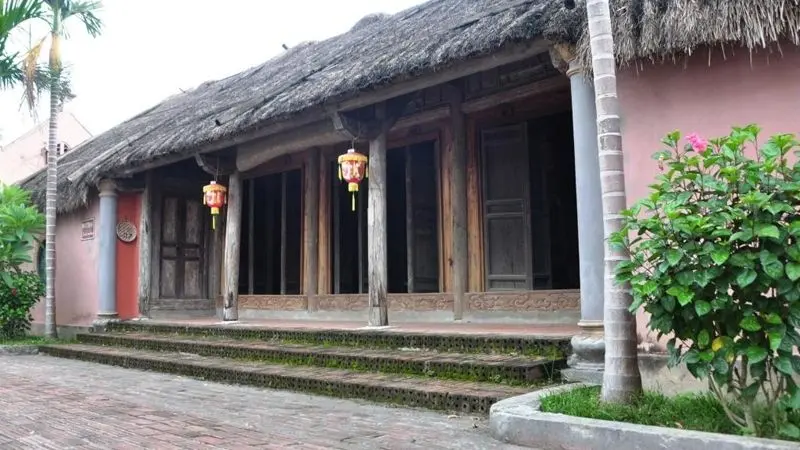 Khách sạn Làng Việt Cổ